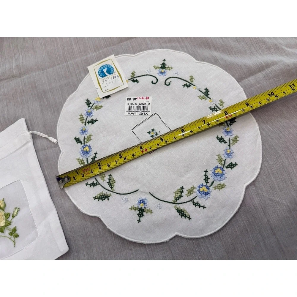 Vintage‎ NEW Set of 2 Round Doily w/ Bag Pull String Embroidery Floral